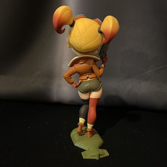 Cryptozoic DC Comics Bombshells Harley Quinn vinyl figure - Picture 2 of 6